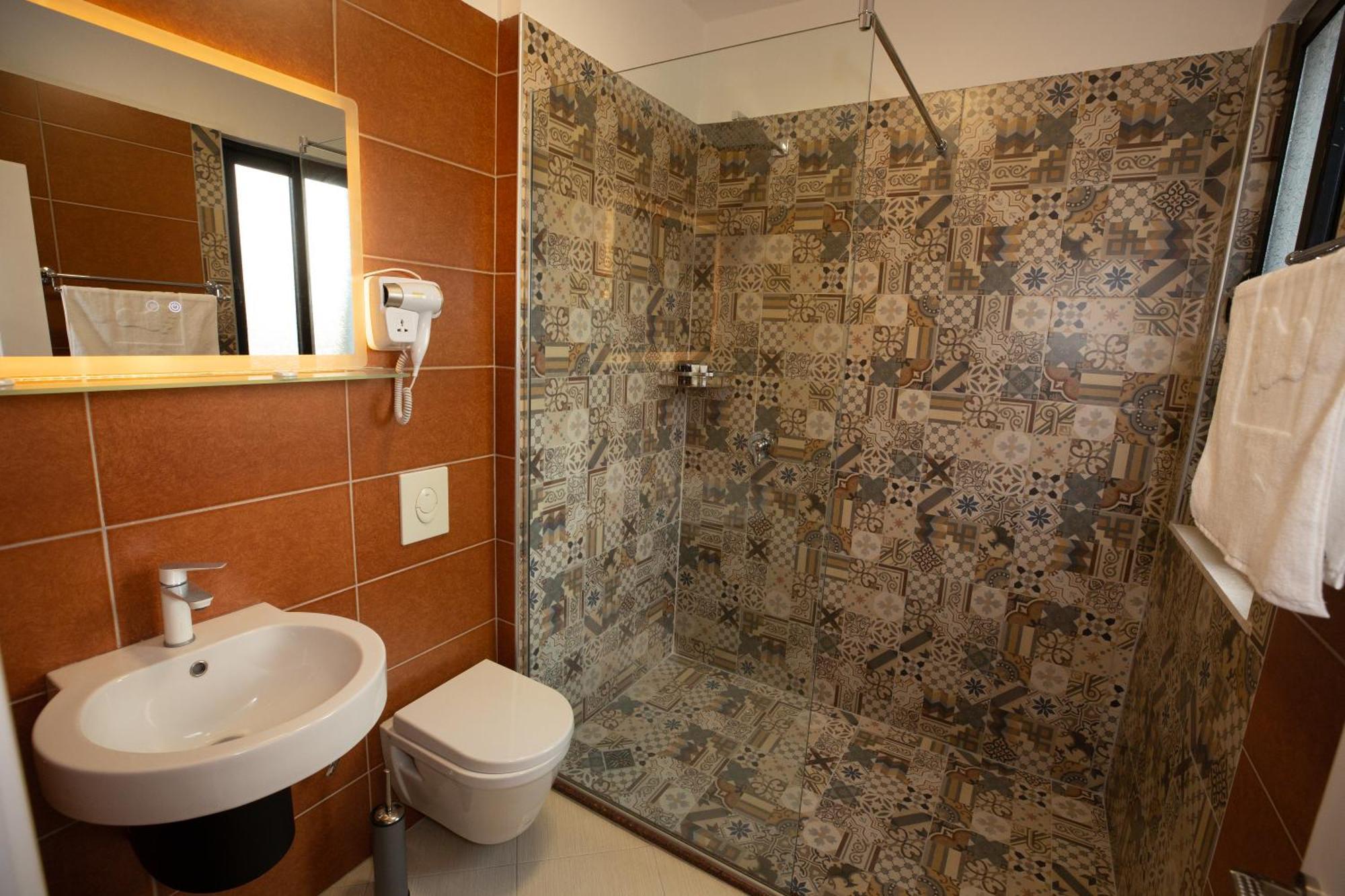 Frekel 3* Tirana